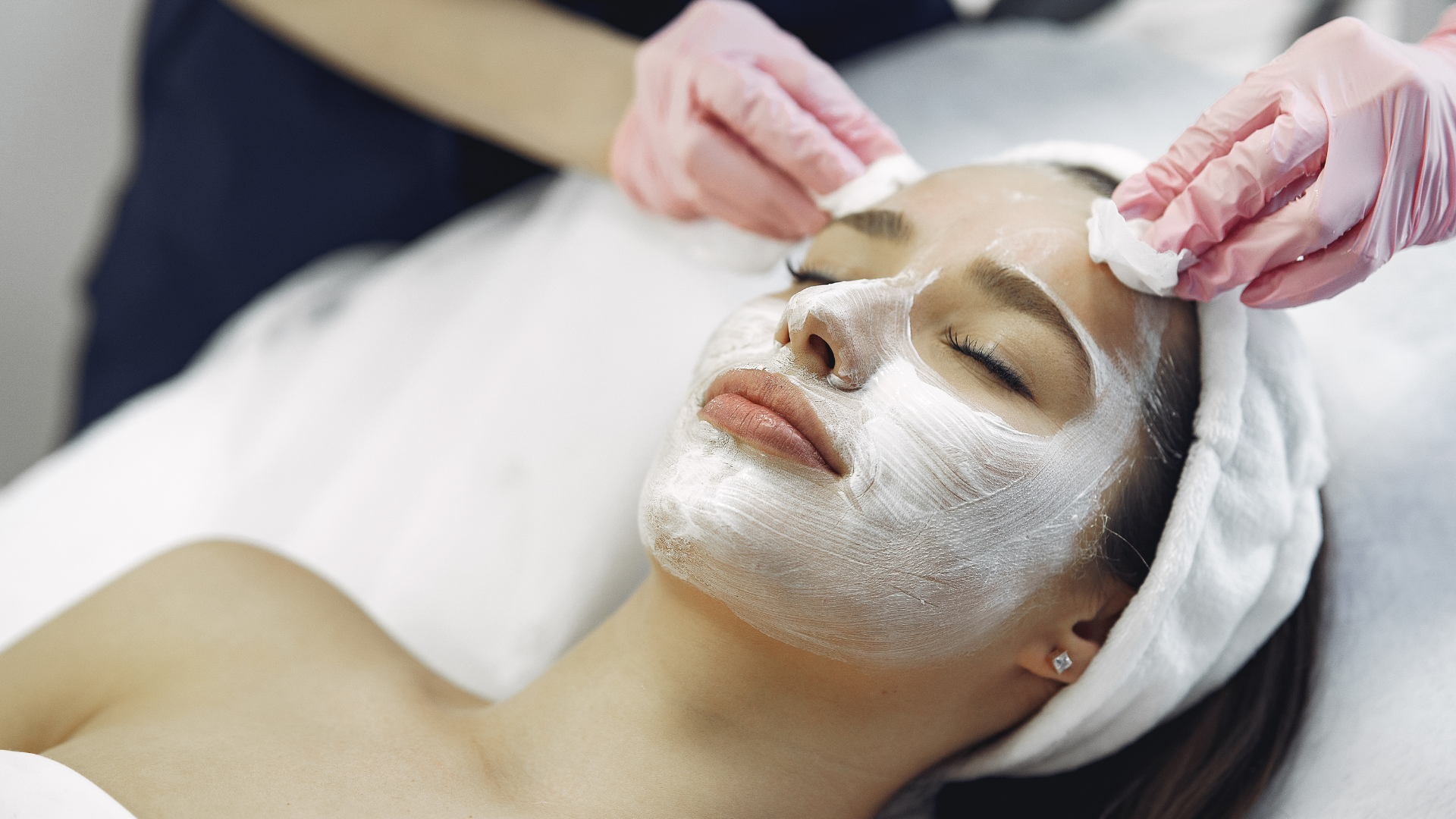 The Ultimate Guide to Facials: Benefits, Types, and How to Choose the Right One